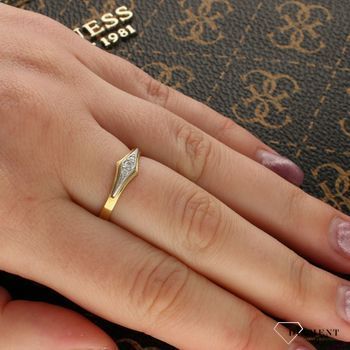Pierścionek złoty DIAMENT białe i żółte złoto, trzy diamenty, delikatny cert 13058.jpg